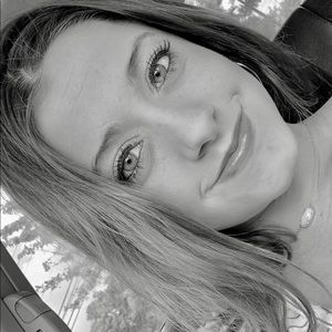 Meet your Posher, Emily ann